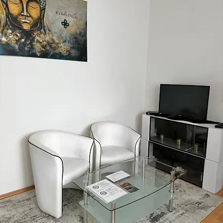 Cozy Near Hockey & Football Arena Appartement