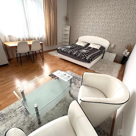 Cozy Near Hockey & Football Arena * Pozsony