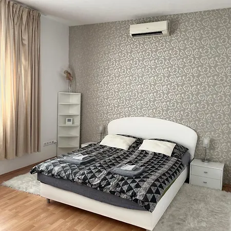 Cozy Near Hockey & Football Arena Apartmán *
