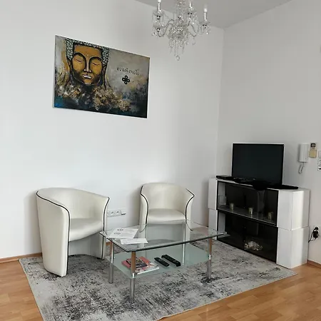 Apartmán Cozy Near Hockey & Football Arena