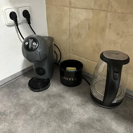 Cozy Near Hockey & Football Arena Daire