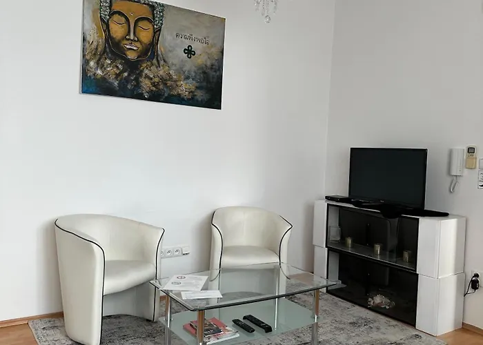 Apartment Cozy Near Hockey & Football Arena