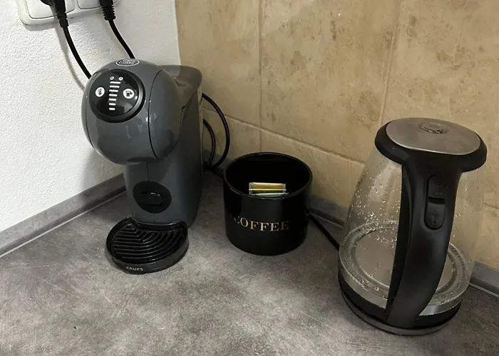 Cozy Near Hockey & Football Arena Apartament