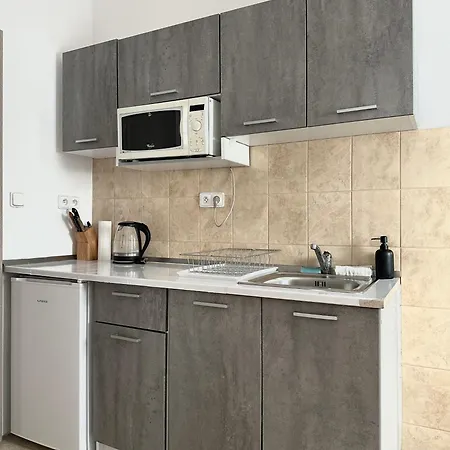Cozy Near Hockey & Football Arena Апартаменти Братислава