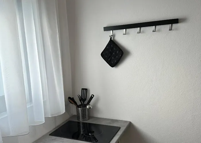 Cozy Near Hockey & Football Arena *