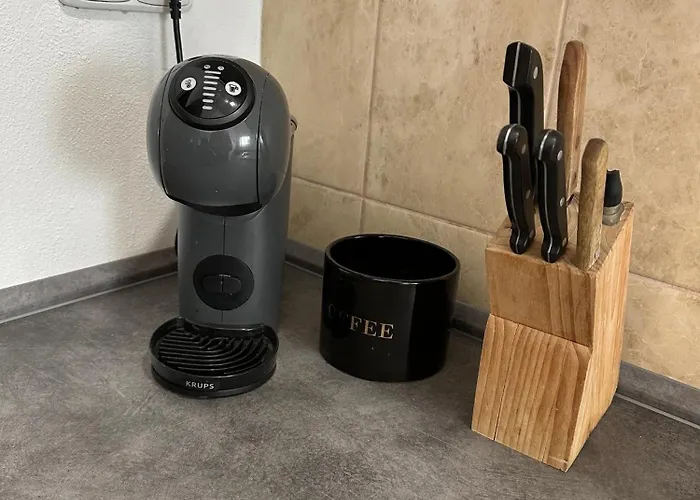 Cozy Near Hockey & Football Arena *